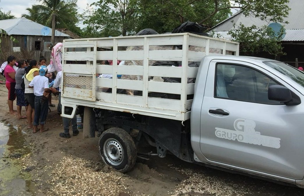 Apoyo de entrega de enseres a la comunidad de Aguacatal