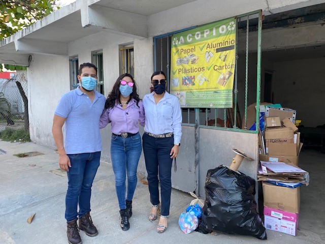 Entrega de materiales para reciclar a la organización “Unidos hoy por un Ecosistema Sustentable”