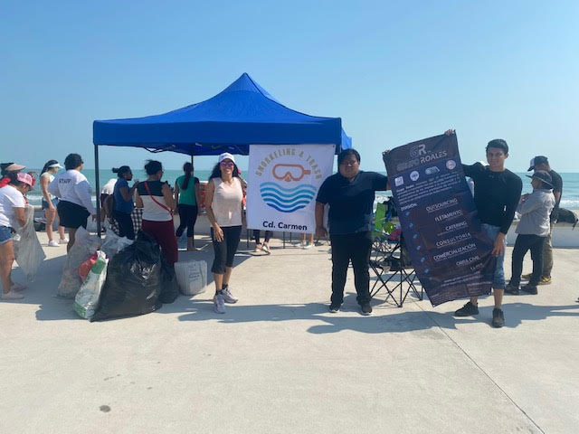 Acciones de voluntariado de la campaña de limpieza de Playa Norte promovida por la organización Snorkeling 4 Trash